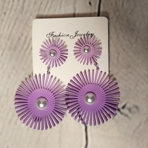 LILAC RETRO SPIRAL METAL DANGLE PEARL EARRINGS